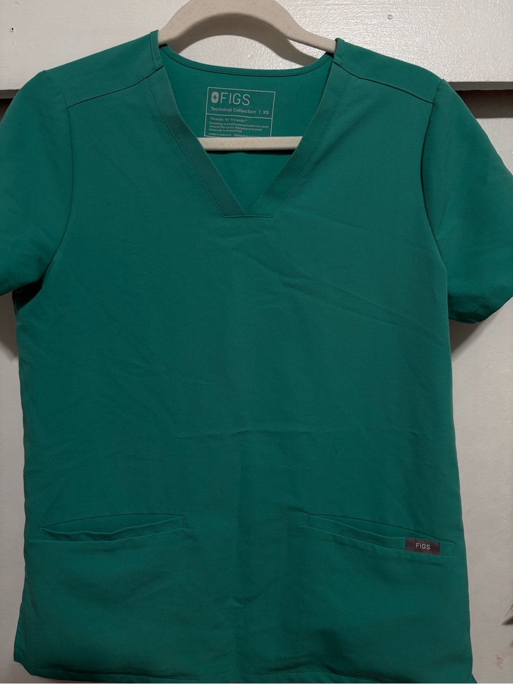 FIGS women  Teal V-Neck Scrub Top and pants Set